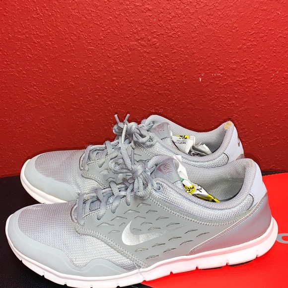 Women’s Nike Drive NM Running Sz 9 - Picture 2 of 6